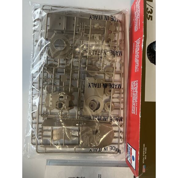 ESCI/ERTL LAV 25 Piranha 1:35 Scale Model Kit #5033, New Open Box - Picture 4 of 14